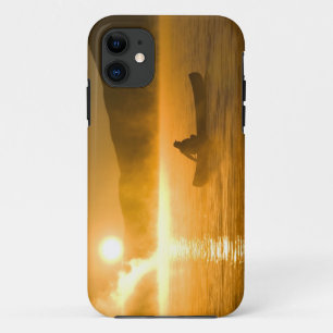 Kanu in der Lily Bay bei Sonnenaufgang, Moosehead  iPhone 11 Hülle