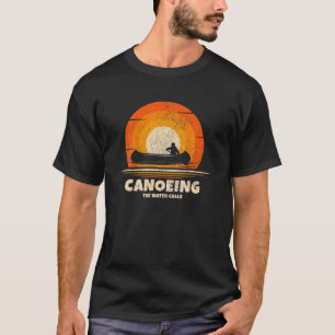 Kanufahren Das Wasser ruft die sonnige Kanone T-Shirt
