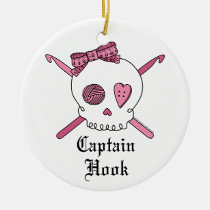 Kapitän Hook Skull u. Häkelarbeit-Haken (Rosa) Keramikornament