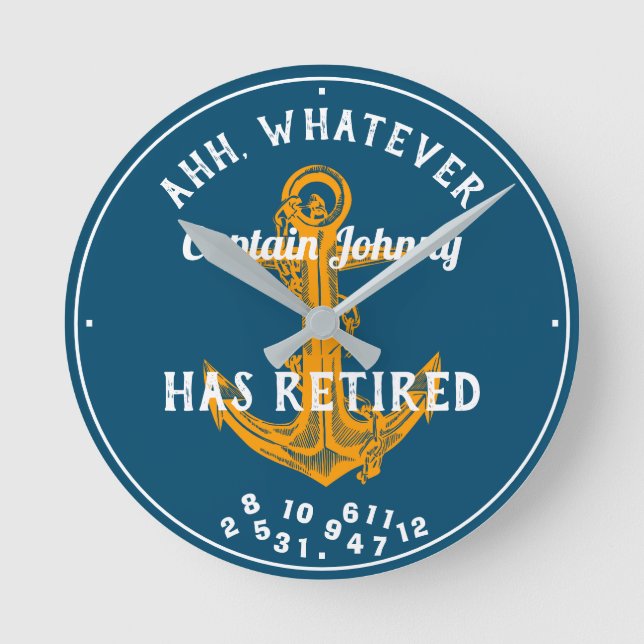 Kapitän Sailor hat den Namen Blue Funny geleert Runde Wanduhr (Vorderseite)