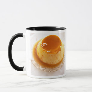 Karamellpuddingart des Puddings mit Karamell Tasse