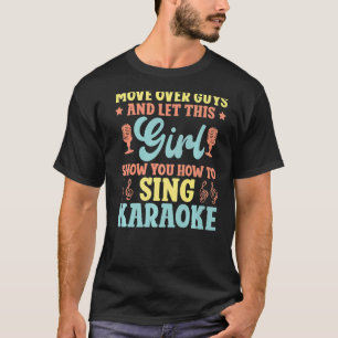 Karaoke Sängerin bewegt sich über Typ und Lasse di T-Shirt