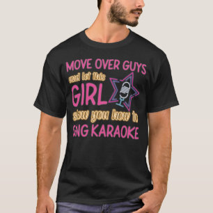 Karaoke-Sängerin bewegt sich über Typ und Lasse di T-Shirt