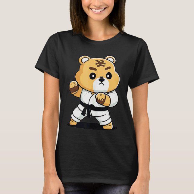 Karate Bear in Keikogi  Japanese Karateka Bear Tan T-Shirt (Vorderseite)