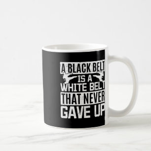 Karate ein schwarzer Gürtel ist ein weißer Gürtel, Kaffeetasse