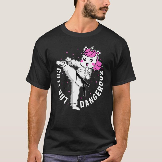 Karate Girl Niedlich, aber gefährlich Unicorn Kar T-Shirt (Vorderseite)