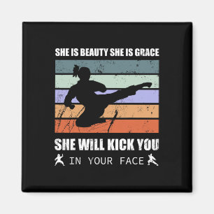 Karate Girl - Sie ist schön, sie ist elegant, sie Magnet