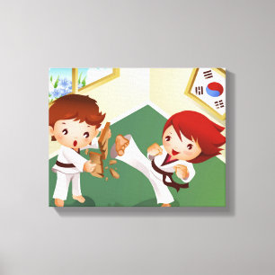 Karate-Junge, der Holz hält, mit einem anderen zer Leinwanddruck