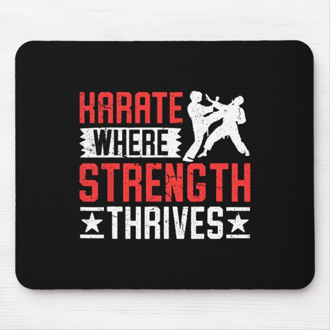 Karate Kämpfer, wo Stärke gedeiht  Mousepad (Vorne)