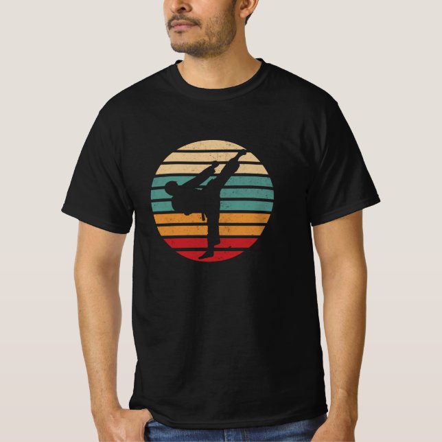 Karate Kick Retro Sun Karate Fighter T-Shirt (Vorderseite)