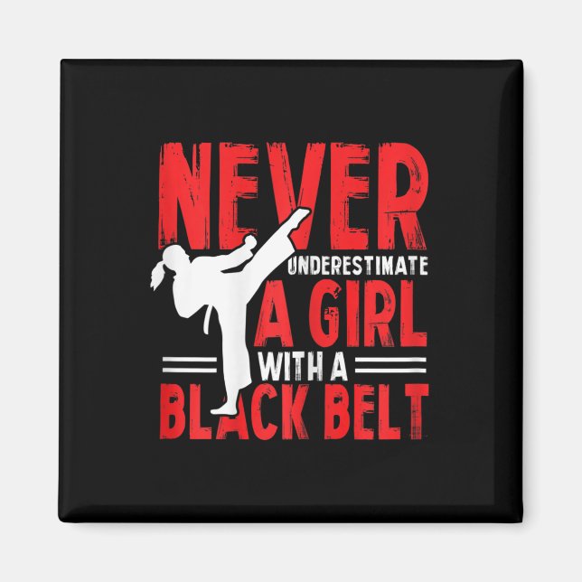 Karate-Mädchen der Frauen Unterschätze niemals ein Magnet (Vorne)