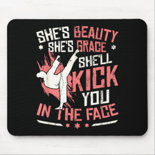 Karate-Mädchen liebt Karate Mousepad