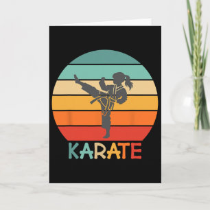 Karate-Mädchen Retro-Sonnenuntergangs-Design mit K Karte