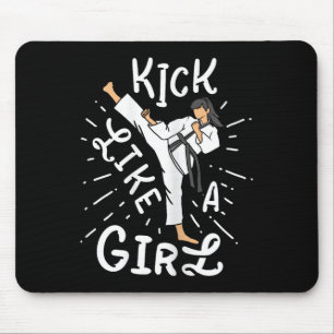 Karate Mädchen treten wie ein Kickboxen Taekwondo  Mousepad