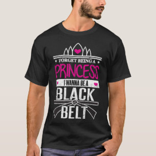 Karate-Mädchen vergessen Prinzessin Be ein T-Shirt