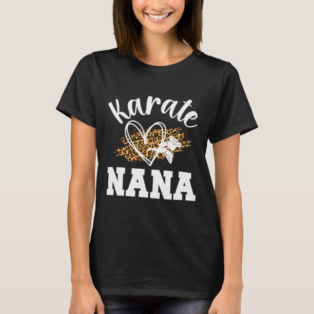 Karate Nana Leopard Karate Nana Grandma 1 T-Shirt (Vorderseite)