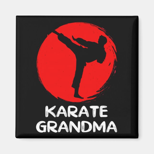 Karate-Oma Pullover-Hoodie Magnet (Vorne)