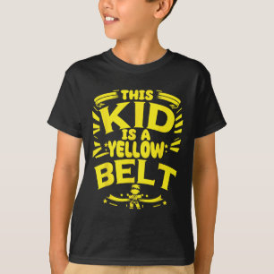 Karate-Schüler mit gelbem Gürtel Kampfsport T-Shirt
