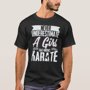 Karate Schwarzgurt Gi Uniform Unterschätze niemals T-Shirt