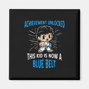 Karate-T-Shirt-Geschenk für Kinder mit blauem Gürt Magnet