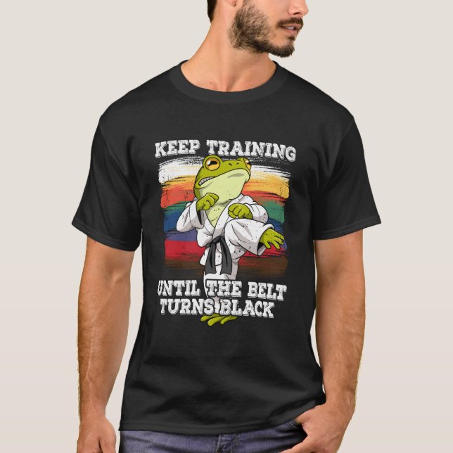 Karate-Training bis der Gürtel schwarz wird T-Shirt (Vorderseite)