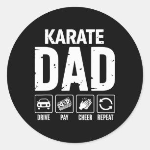 Karate-Vater Fahren Zahlen Jubeln Vater eines Kara Runder Aufkleber