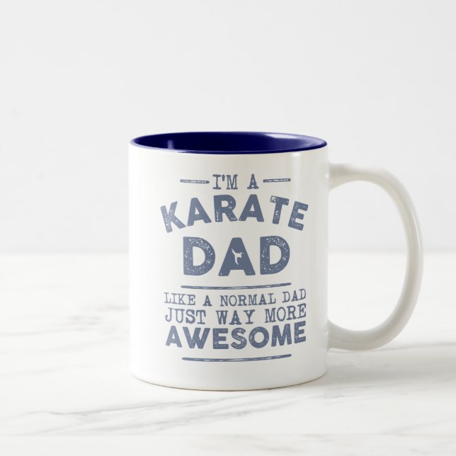 Karate-Vater-Tasse (blau) Zweifarbige Tasse (Rechts)