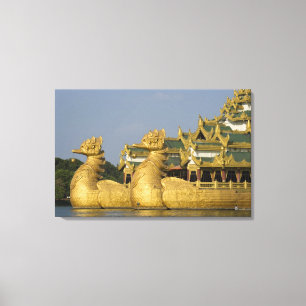 Karaweik Hall ist eine Sehenswürdigkeit von Yango Leinwanddruck