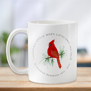 Kardinal erscheinen, wenn Liebende in der Nähe sin Kaffeetasse