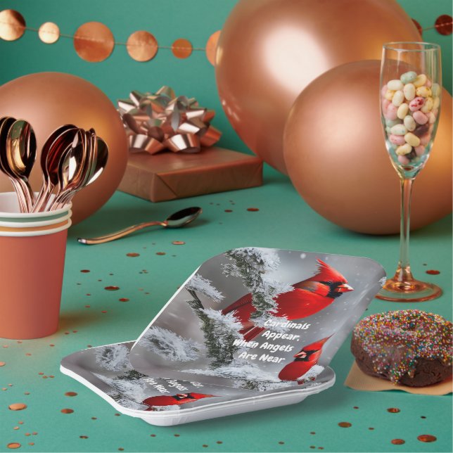 Kardinal erscheint Engel in der Nähe des Gedenkens Pappteller (Multi)