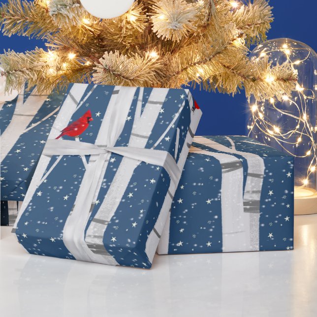 Kardinäle und Schneewürfel auf Birke Geschenkpapier (Feiertage)
