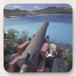 KARIBIK, St. Barts, Connon zielt in die Bucht von Untersetzer