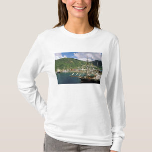 Karibik, St. Lucia, Soufriere. Boote in T-Shirt