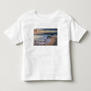 Karibisches Meer, Cayman Islands. Brechende Wellen Kleinkind T-shirt