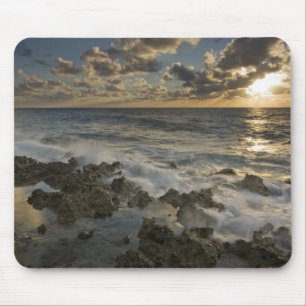 Karibisches Meer, Kaimaninseln. Brechende Wellen 2 Mousepad