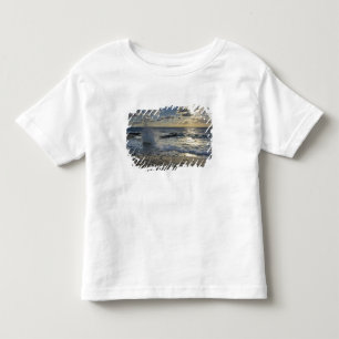 Karibisches Meer, Kaimaninseln. Brechende Wellen Kleinkind T-shirt