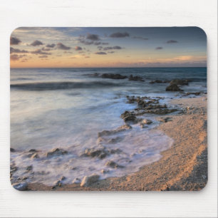 Karibisches Meer, Kaimaninseln. Brechende Wellen Mousepad