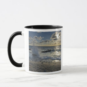Karibisches Meer, Kaimaninseln. Brechende Wellen Tasse