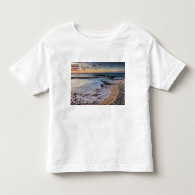 Karibisches Meer, Kaimaninseln.  Wellen Kleinkind T-shirt (Vorderseite)