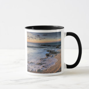 Karibisches Meer, Kaimaninseln.  Wellen Tasse