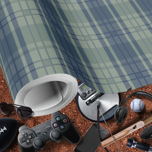 Kariert-blaues grünes Maskulinpapier Geschenkpapier (Plaid-Blue Green-Masculine Wrapping Paper by Leapfroglisics Shop)