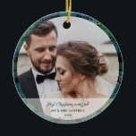 Kariert First Christmas Verheiratet Campbell Tarta Keramik Ornament<br><div class="desc">Fügen Sie Ihre Lieblings-Hochzeitsfeier,  Ihren neuen Familiennamen und das Jahr zu diesem rustikalen karierten Weihnachtsschmuck,  indem Sie auf den Button "Personalisieren" klicken. Perfekt für die Erholung von Familie,  Freunden und Ihren Hochzeitsgästen.</div>