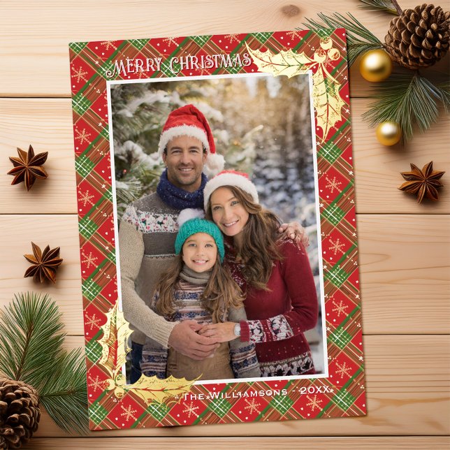 Kariert | Frohe Weihnachts-Fotokarte | Folien Feiertagskarte (Customizable Christmas photocard with red plaid edge with snowflakes, and gold foil accents of holly)