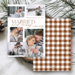 Kariert Merry und Verheiratet 5 Foto neu Feiertagskarte<br><div class="desc">Die atemberaubende neue Modern Merry & Verheiratet 5 Foto Newlywed Holiday Card: Ein modernes Design mit eleganter Typografie und fünf hochgeschätzten Fotos in Schwarz und Weiß. Die minimalistische Front wird durch ein warmes, festliches botanisches Wassermuster auf der Rückseite ergänzt, das Kieferngrün, Eukalyptus, Kiefernzapfen, Zimt und Beeren zeigt. Ideal, um Ihre...</div>