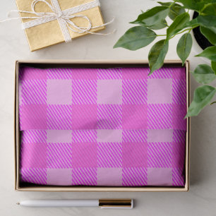 Karierte Druckausgabe in rosa Seidenpapier