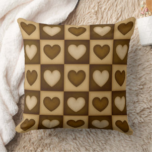 Karierte Herzen in brauner Toffee Kissen