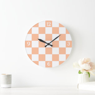 Karierte Quadrate Pfirsich und weiß geometrisch re Große Wanduhr