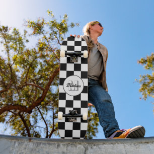 Karierte Quadrate schwarz-weiß Retro-Monogramm Skateboard