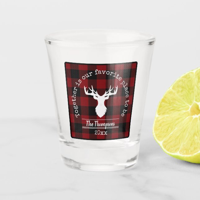 Karierter Familienname Rot und Schwarz Buffalo Schnapsglas (Vorderseite)