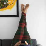 Karierter Roter Karo Schneeflocken Muster Leggings<br><div class="desc">Mit unseren Karierten Schneeflocken Leggings Rot und Grün verwöhnen Sie Ihre Urlaubsstipps im festlichen Stil. Dieses klassische und zeitlose Design bringt eine Touch von Wärme und Tradition in Ihre Geschenke. Egal ob Sie nachdenkliche Geschenke für Liebende zusammenstellen oder eine festliche Touch für Ihr Urlaubskleid hinzufügen - diese karierten Leggings sind...</div>